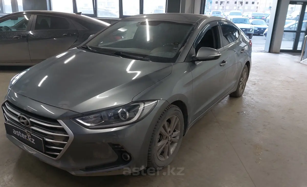 Hyundai Elantra 2018 года за 7 500 000 тг. в Астана