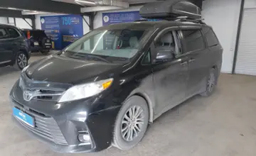 Toyota Sienna 2018 года за 16 000 000 тг. в Астана фото 1