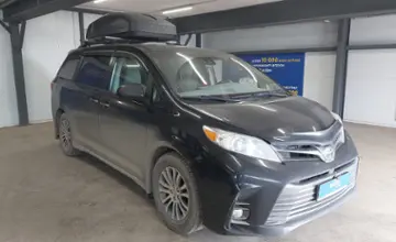 Toyota Sienna 2018 года за 16 000 000 тг. в Астана фото 2