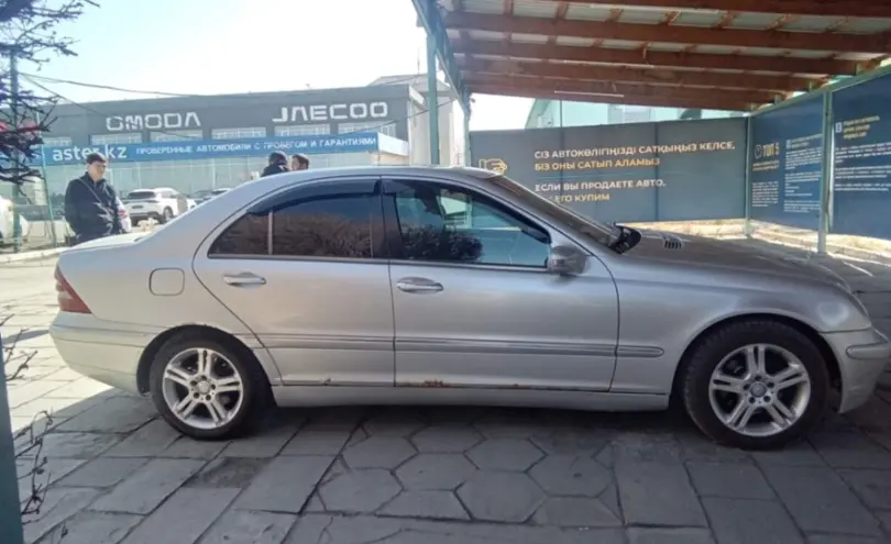 Mercedes-Benz C-Класс 2003 года за 3 000 000 тг. в Талдыкорган фото 4