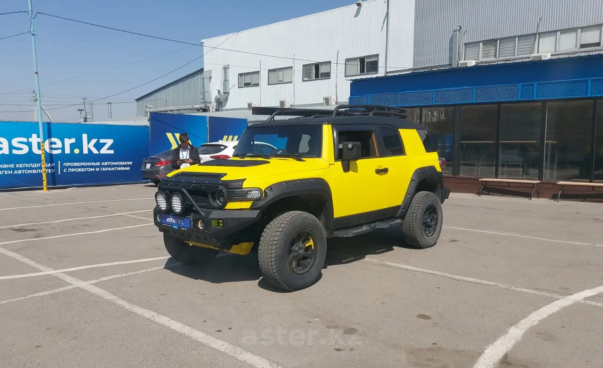 Toyota FJ Cruiser 2006 года за 16 000 000 тг. в Алматы
