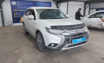 Mitsubishi Outlander 2019 года за 10 500 000 тг. в Астана фото 2