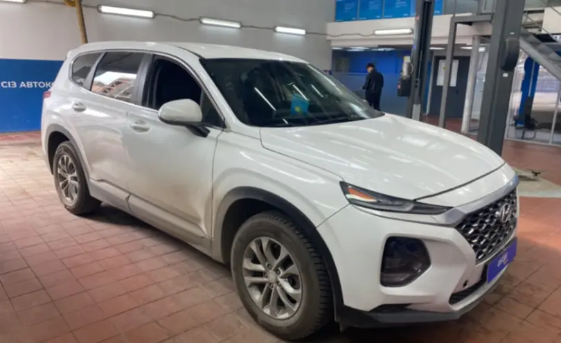 Hyundai Santa Fe 2019 года за 12 000 000 тг. в Астана фото 3