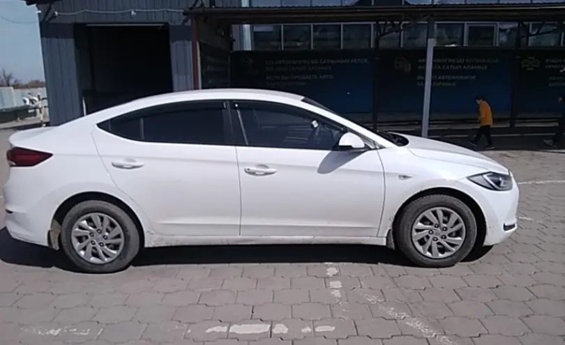 Hyundai Elantra 2018 года за 6 500 000 тг. в Караганда фото 4