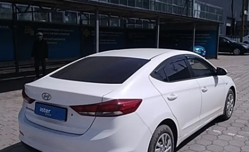 Hyundai Elantra 2018 года за 6 500 000 тг. в Караганда фото 5