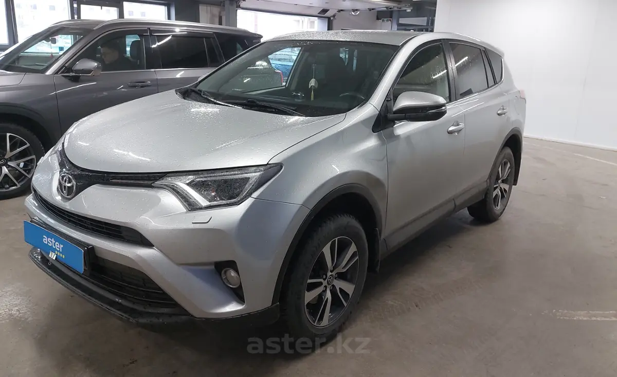 Toyota RAV4 2016 года за 12 200 000 тг. в Астана