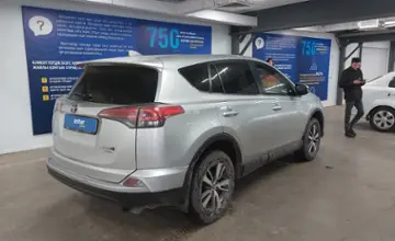 Toyota RAV4 2016 года за 12 200 000 тг. в Астана фото 3