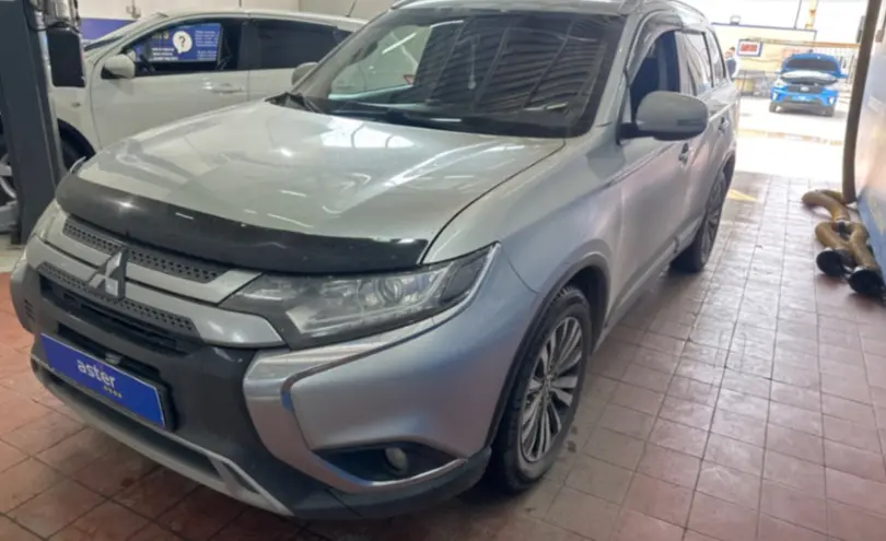 Mitsubishi Outlander 2019 года за 10 000 000 тг. в Астана