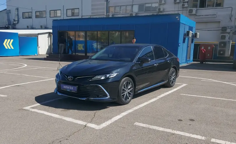 Toyota Camry 2023 года за 15 500 000 тг. в Алматы