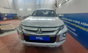 Mitsubishi L200 2019 года за 13 000 000 тг. в Астана фото 2