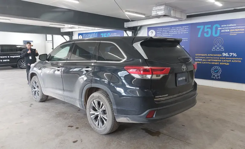 Toyota Highlander 2019 года за 18 500 000 тг. в Астана фото 4