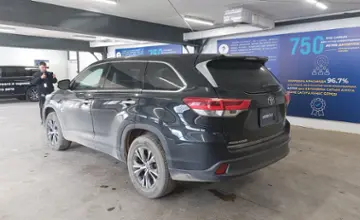 Toyota Highlander 2019 года за 18 500 000 тг. в Астана фото 4