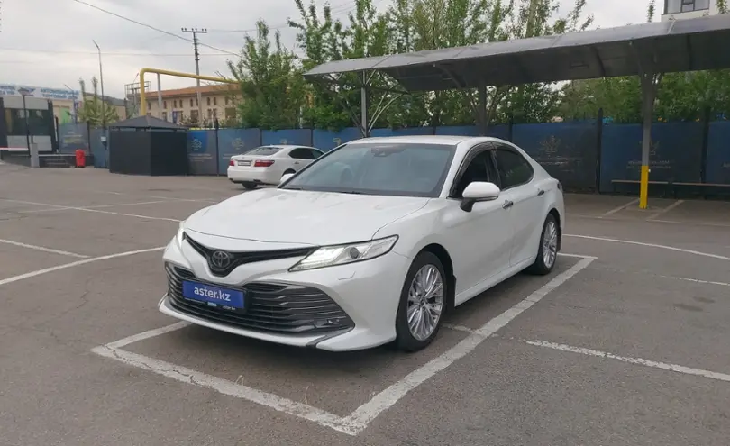 Toyota Camry 2019 года за 15 000 000 тг. в Алматы