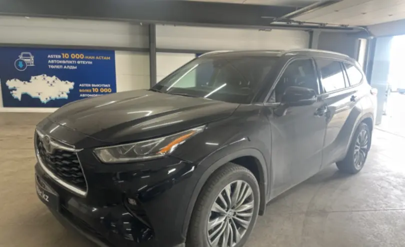 Toyota Highlander 2020 года за 27 000 000 тг. в Астана