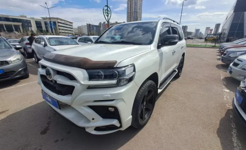 Toyota Land Cruiser 2017 года за 34 000 000 тг. в Астана