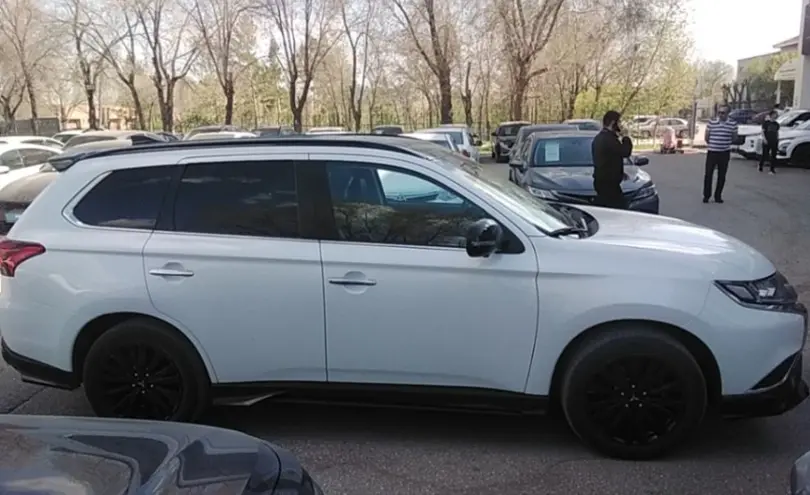 Mitsubishi Outlander 2022 года за 14 500 000 тг. в Актобе фото 4