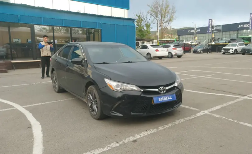 Toyota Camry 2017 года за 9 500 000 тг. в Алматы фото 2