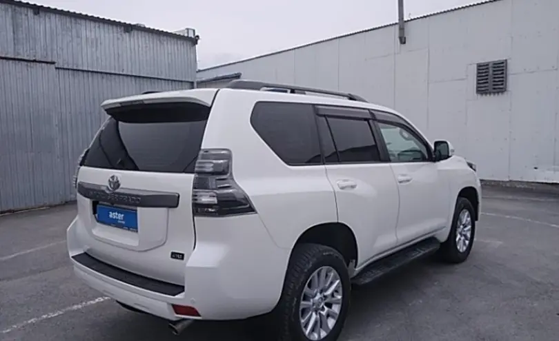 Toyota Land Cruiser Prado 2017 года за 21 000 000 тг. в Атырау фото 5