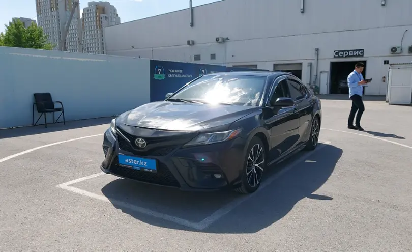 Toyota Camry 2018 года за 11 000 000 тг. в Шымкент