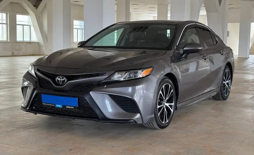 Toyota Camry 2019 года за 10 680 000 тг. в Актобе