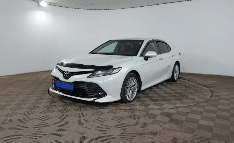Toyota Camry 2019 года за 13 450 000 тг. в Шымкент