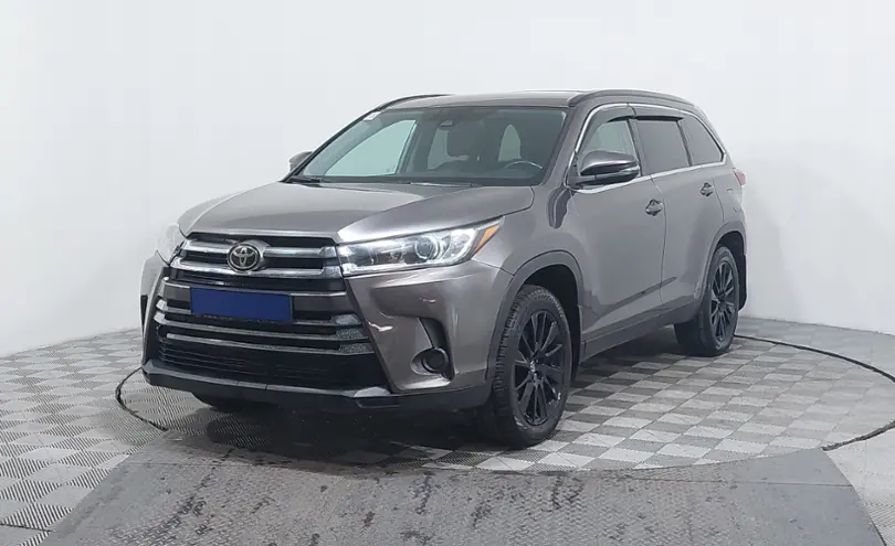 Toyota Highlander 2019 года за 16 990 000 тг. в Астана
