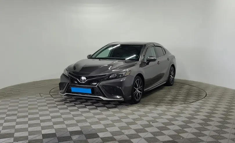 Toyota Camry 2022 года за 12 390 000 тг. в Алматы