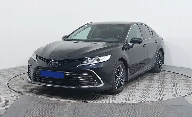 Toyota Camry 2021 года за 16 200 000 тг. в Астана