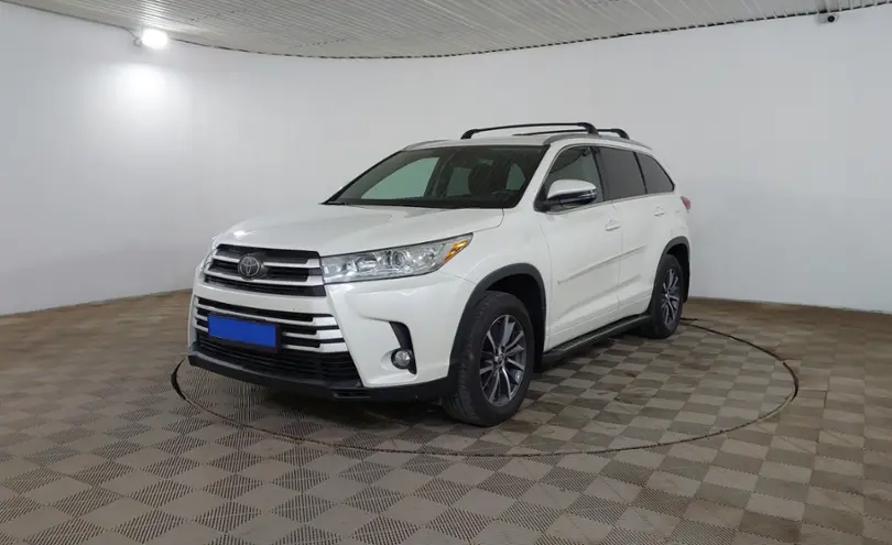 Toyota Highlander 2017 года за 16 990 000 тг. в Шымкент