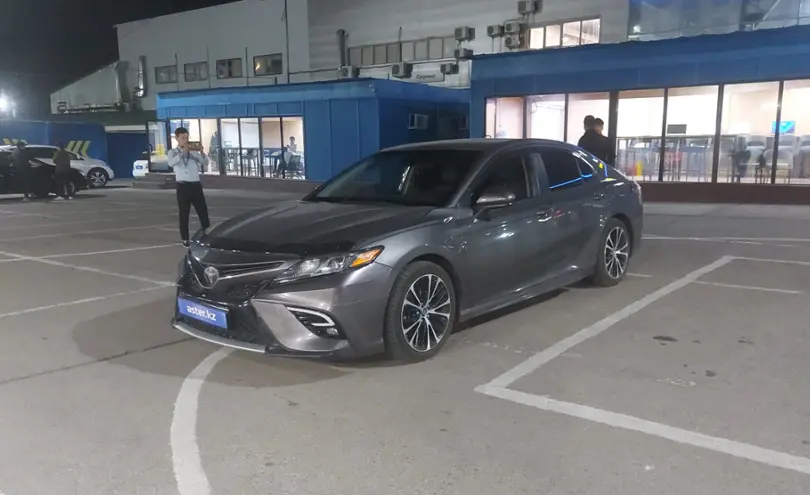 Toyota Camry 2017 года за 10 500 000 тг. в Алматы