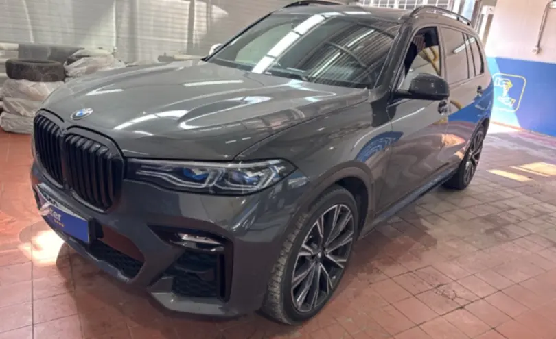 BMW X7 2021 года за 65 000 000 тг. в Астана