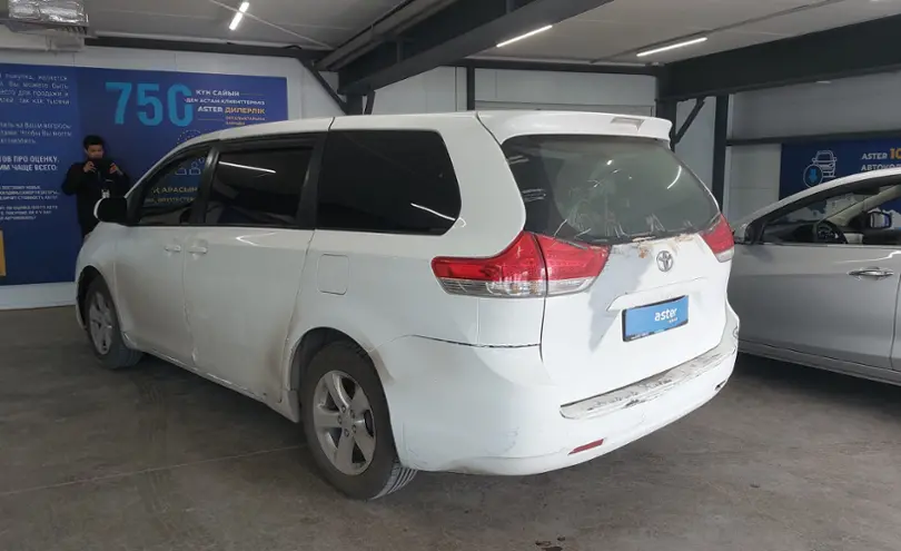 Toyota Sienna 2011 года за 9 000 000 тг. в Астана фото 4