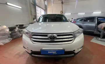Toyota Highlander 2012 года за 12 000 000 тг. в Астана фото 2