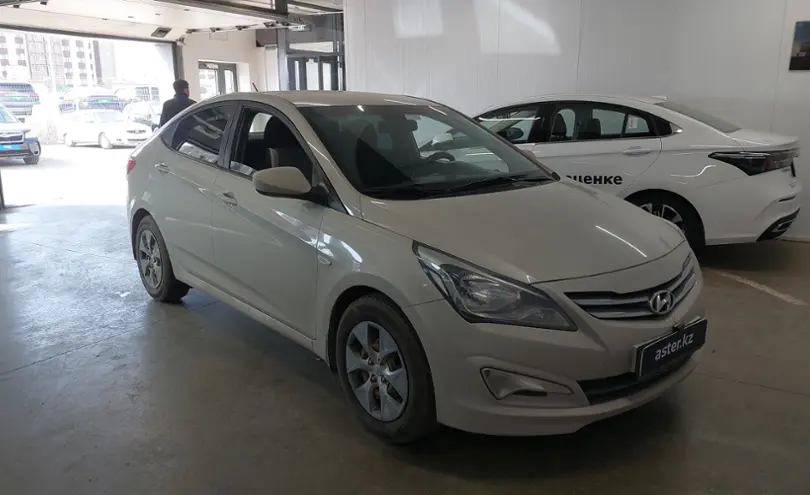 Hyundai Solaris 2015 года за 5 500 000 тг. в Астана фото 2