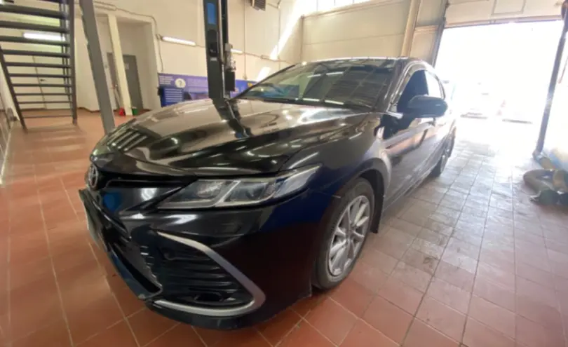Toyota Camry 2021 года за 14 500 000 тг. в Астана
