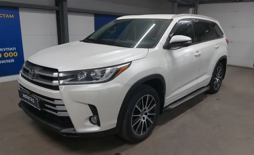 Toyota Highlander 2018 года за 22 500 000 тг. в Астана
