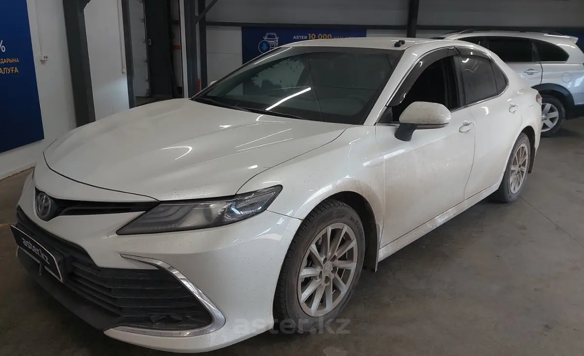 Toyota Camry 2021 года за 13 500 000 тг. в Астана