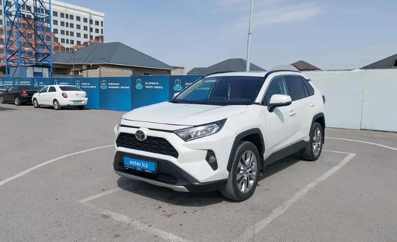 Toyota RAV4 2021 года за 15 000 000 тг. в Шымкент
