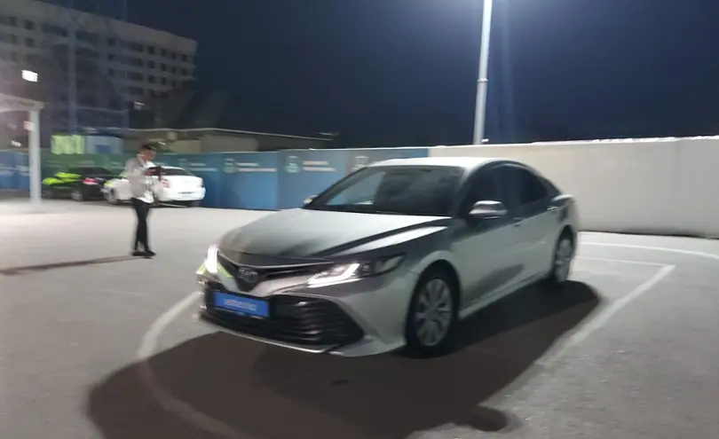 Toyota Camry 2018 года за 9 000 000 тг. в Шымкент