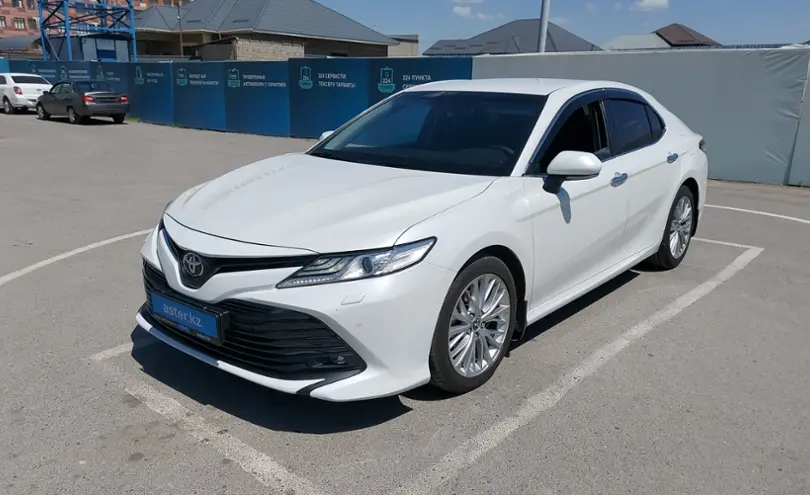 Toyota Camry 2020 года за 13 800 000 тг. в Шымкент
