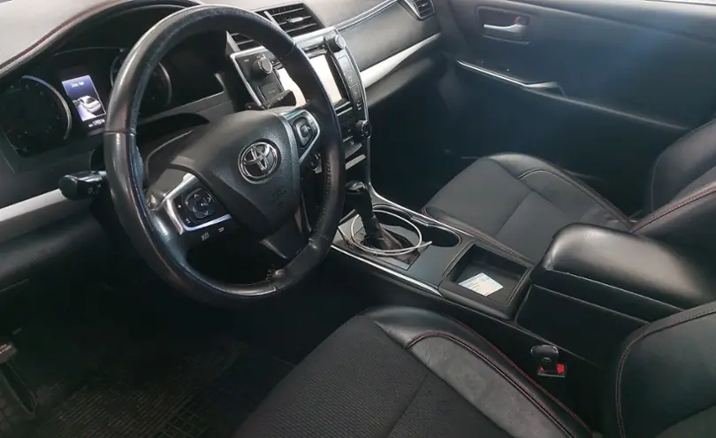 Toyota Camry 2016 года за 9 000 000 тг. в Астана фото 5