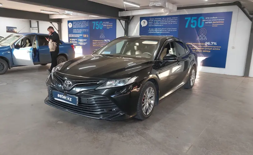 Toyota Camry 2019 года за 13 600 000 тг. в Астана