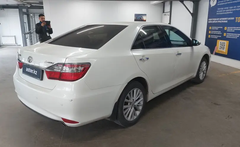 Toyota Camry 2015 года за 9 000 000 тг. в Астана фото 3