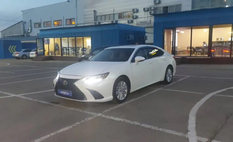 Lexus ES 2015 года за 15 000 000 тг. в Алматы