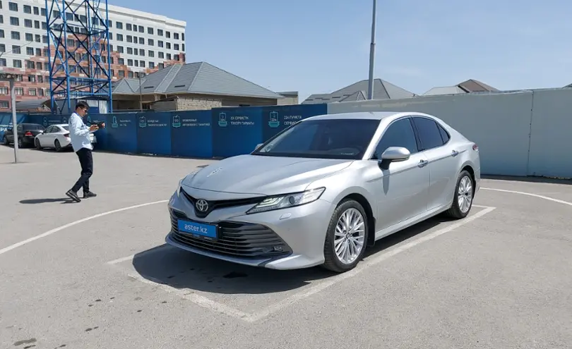 Toyota Camry 2018 года за 14 000 000 тг. в Шымкент