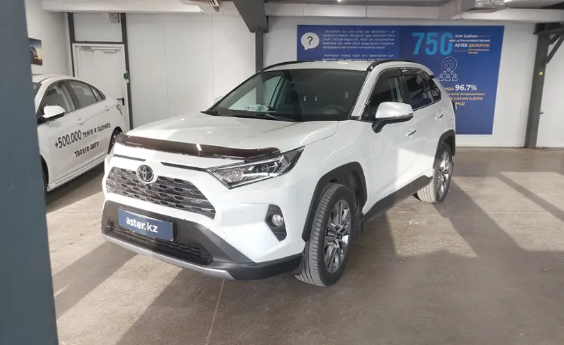 Toyota RAV4 2021 года за 20 500 000 тг. в Астана