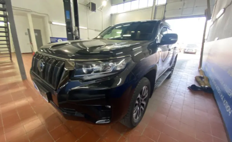 Toyota Land Cruiser Prado 2021 года за 25 000 000 тг. в Астана