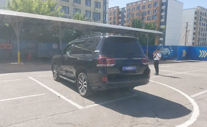 Toyota Land Cruiser 2018 года за 38 000 000 тг. в Алматы фото 4