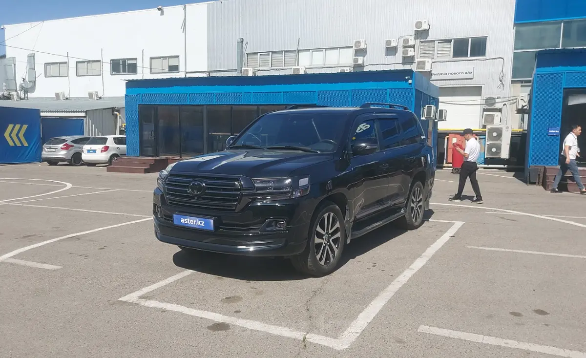 Toyota Land Cruiser 2018 года за 38 000 000 тг. в Алматы