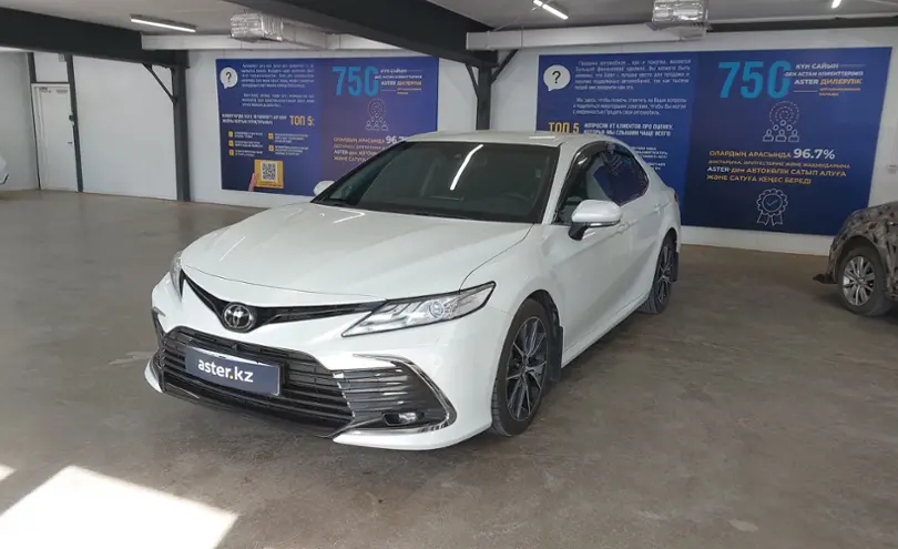 Toyota Camry 2021 года за 17 000 000 тг. в Астана